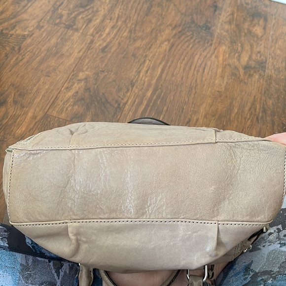 Like New Michael Kors Leather Satchel. $498 retail - Picture 13 of 15